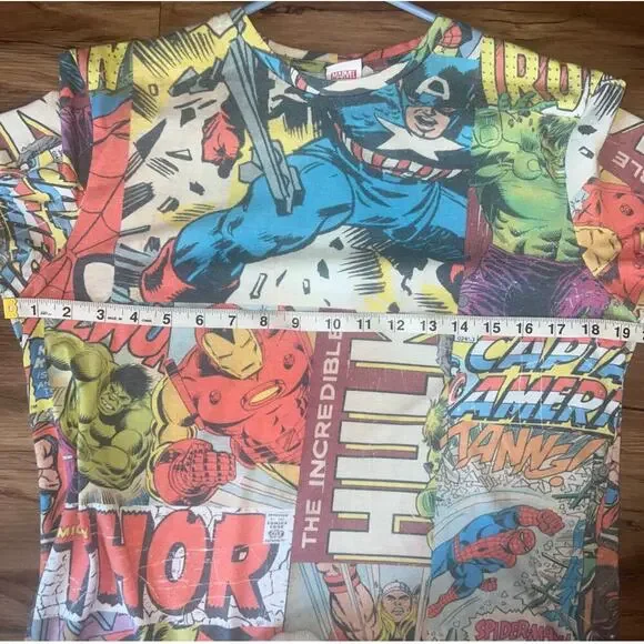 Marvel Comics Super Hero Colorful Graphic PrintCrew Neck T-Shirt Size Medium